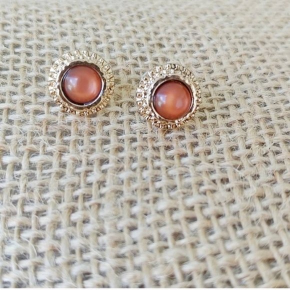Alquimia Jewelry - DAINTY GOLD AND CORNELIAN STUD EARRINGS